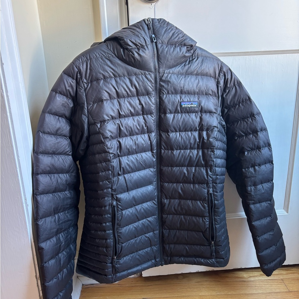 Patagonia women’s Black Hooded Down Puffer Jacket